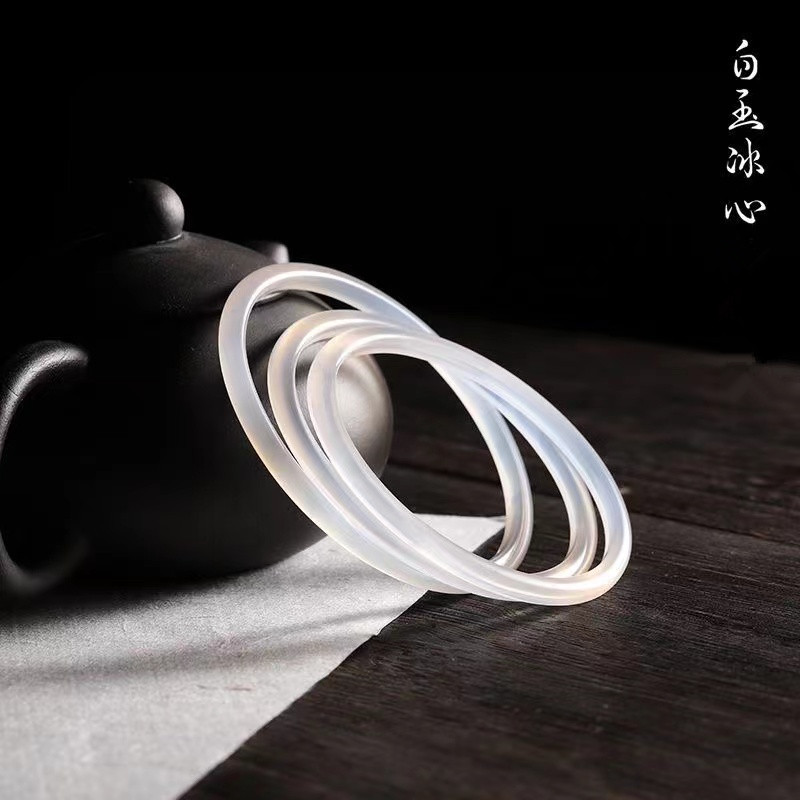 천연 마노 아이스 리치 냉동 화이트 칼세도니 팔찌 얇은 둥근 스트립 징글 팔찌 뷰티 팔찌 제이드 제이드