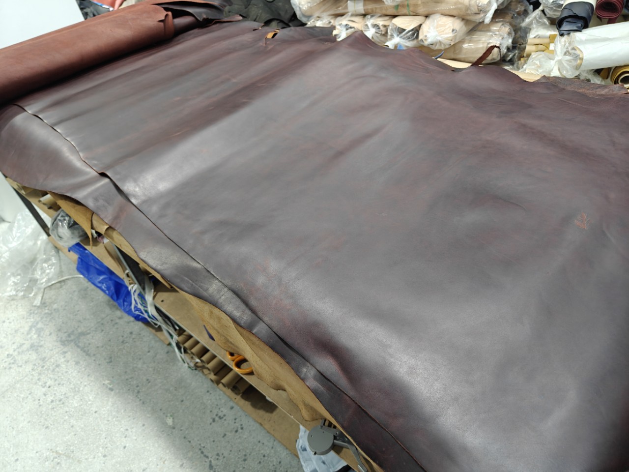 重油蜡头层牛皮复古蜡变效果强2.0mm手感中挺工装靴复古包皆可