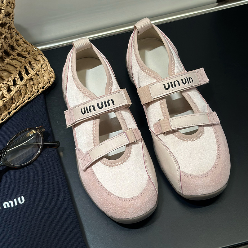 Casual footwear low-cut with velcro for leisure