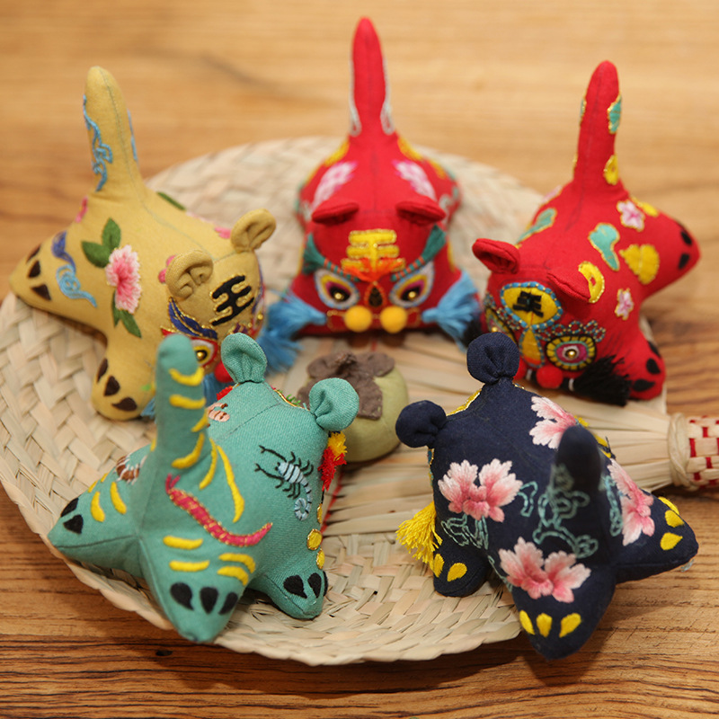 Nuevo bordado DIY Tigre Año regalo Lu bordado muñeca patchwork Cinco Tigres regalo creativo Sala adornos de tigre