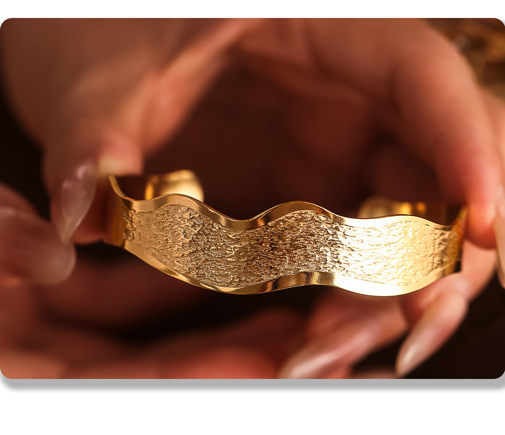Personalized Square Sugar Ripple C-shaped Titanium Steel Bracelet_voghion.com