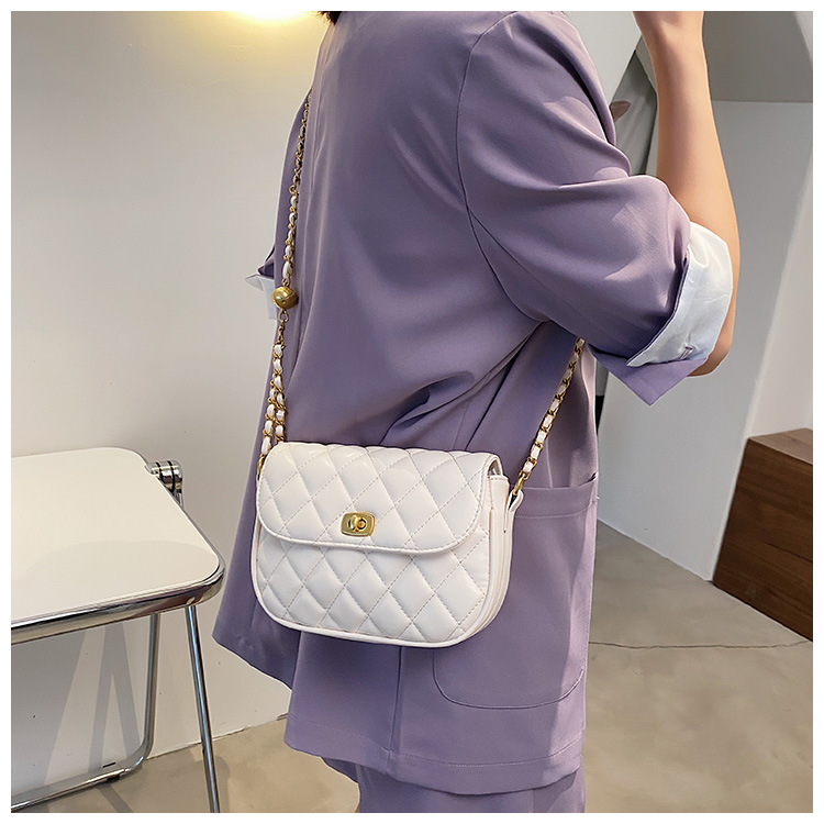 Fashion Rhombic Chain Solid Color Shoulder Messenger Small Square Bag display picture 3