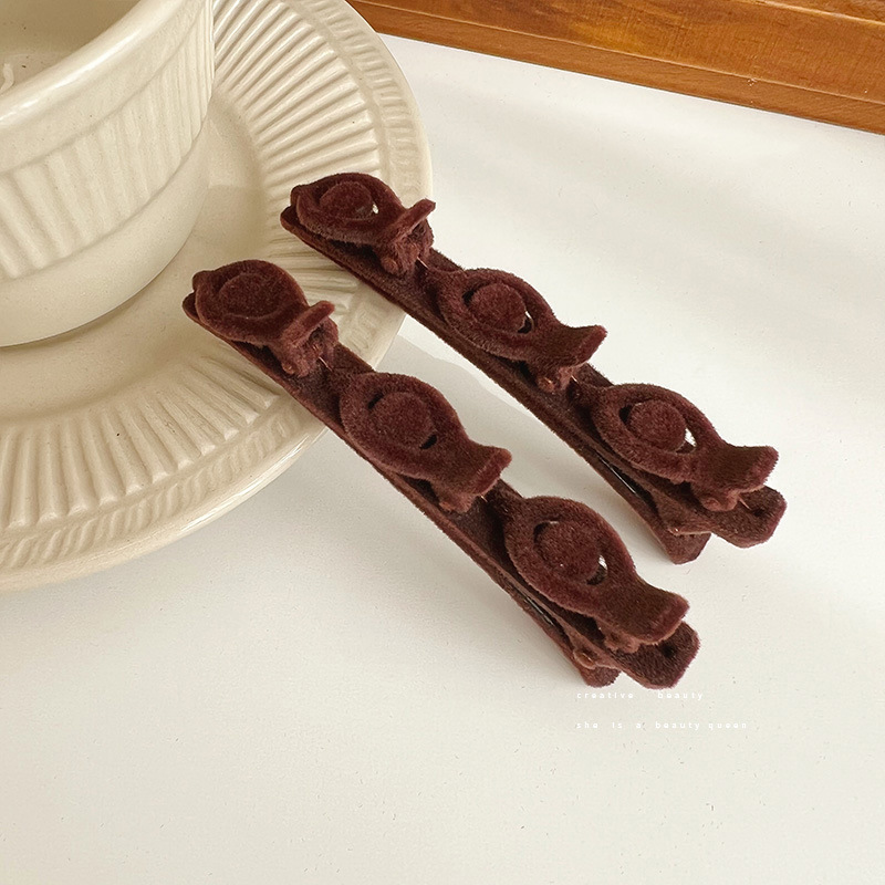 Niños de Año Nuevo acabado de cabello roto artefacto de otoño y invierno flocado rojo amor trenzado clip de cabello para mujeres flanqueado clip