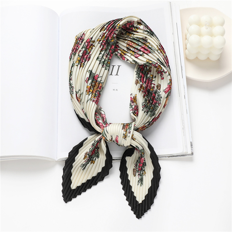 Sciarpa stampata elegante Sciarpa decorativa versatile da donna Sciarpa quadrata da 70 cm Sciarpa di seta imitazione rugosa Autunno e_voghion.com