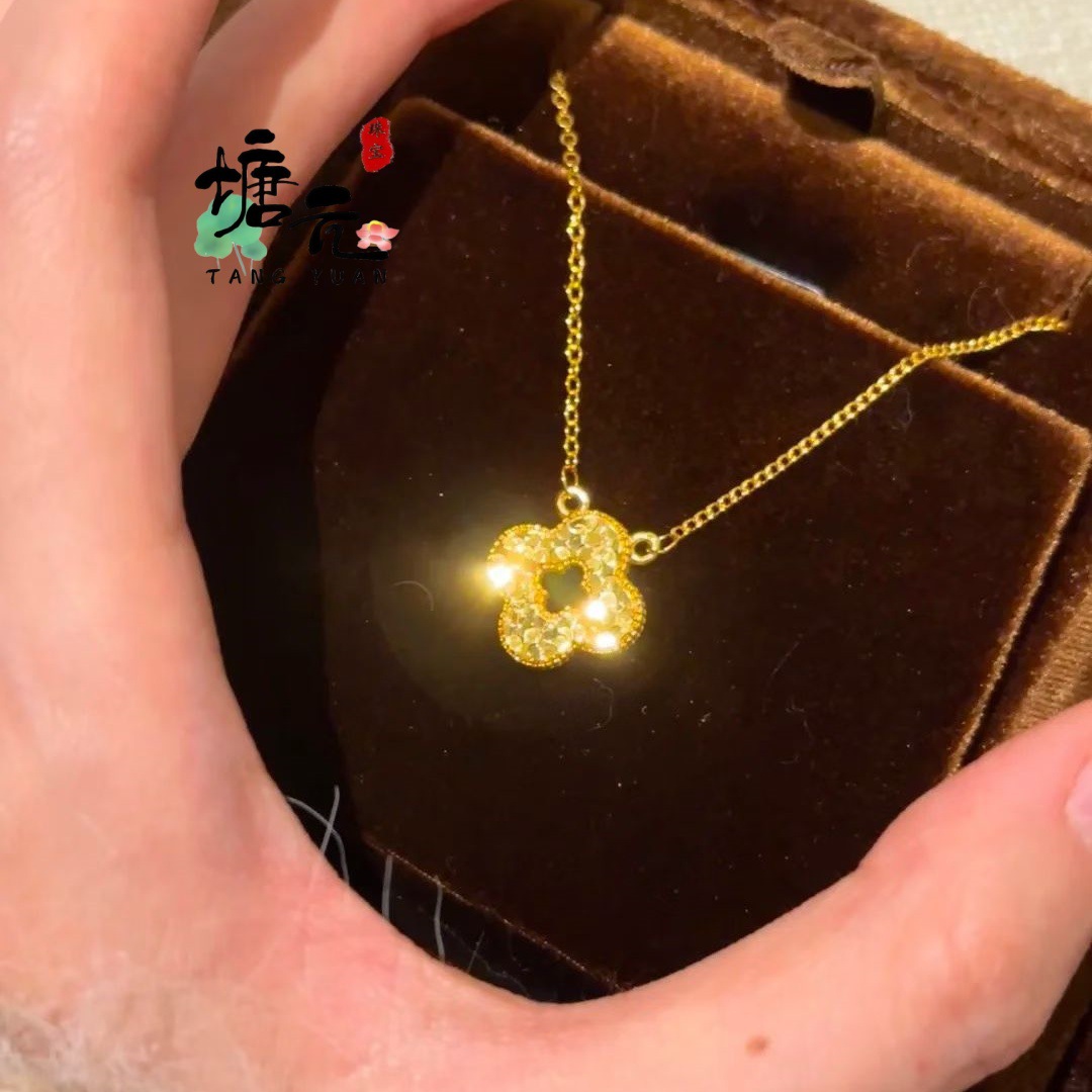 Little Red Book Style Sand Gold Hollow Crushed Ice Four-Leaf Clover Necklace Women's Hollow Dragon Scale Clavicle Chain Crushed Gold Necklace Jewelry