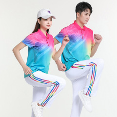 夏の広場のダンスのスポーツウェアのスーツのトレーニングウェアの体操チームの表は半袖の2つのセットを演出します。