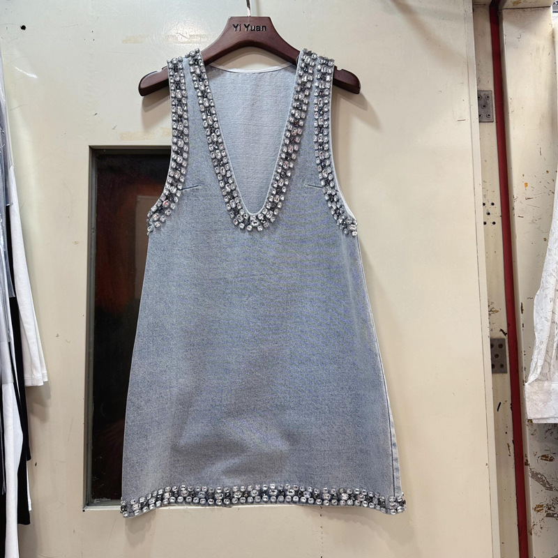 十三行泰国小众独特高档钉钻重工牛仔深V领背心连衣裙C1#1212