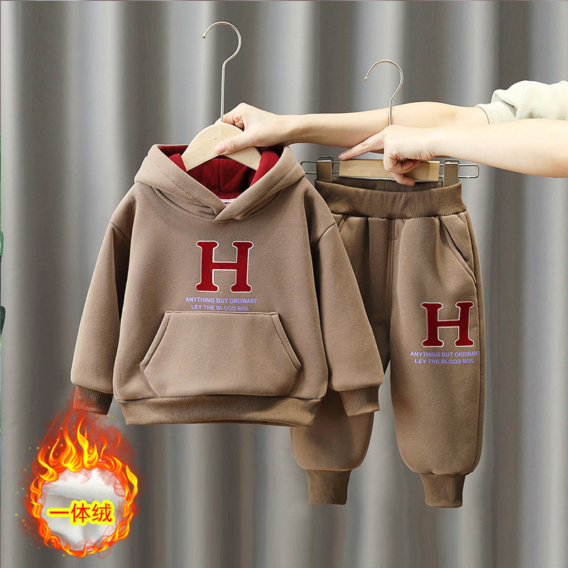 6369 traje de suéter grueso para niños 2025 otoño e invierno nuevo estilo ropa deportiva de terciopelo de una pieza para niños más traje de dos piezas de terciopelo