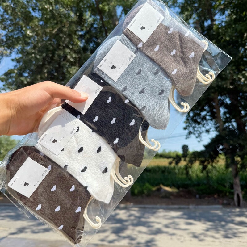 New autumn and winter women's Japanese and Korean style milk coffee color mid-calf socks with gray bear cartoon design, casual college fashion socks New autumn and winter women's Japanese and Korean style milk coffee color mid-calf socks with gray bear cartoon design, casual college fashion socks