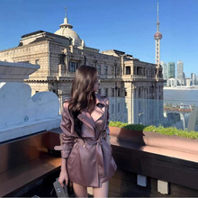 新款豆沙玫瑰高质感缎面大翻领双排扣系带收腰中长款风衣外套