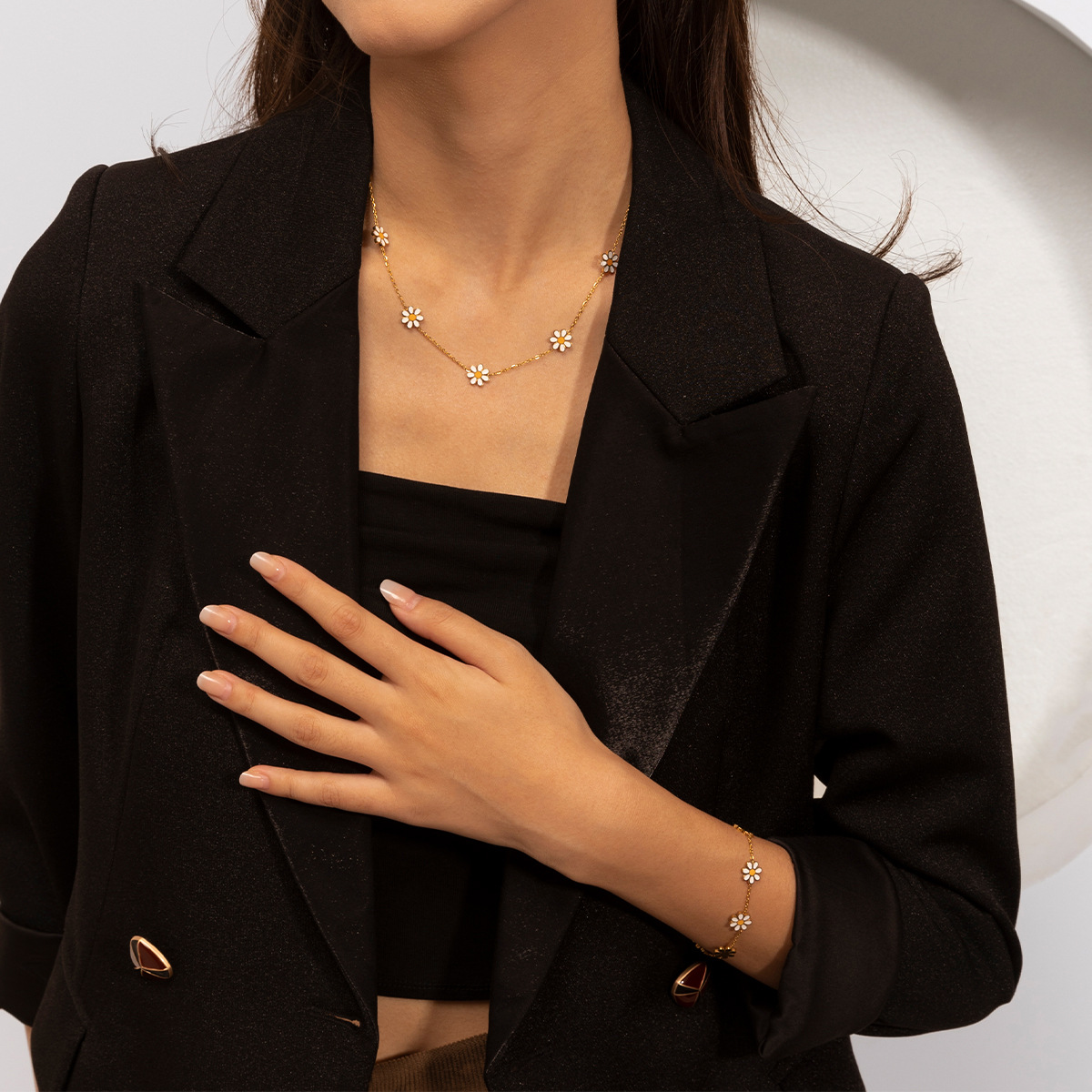 TENA Europa y los Estados Unidos collar de acero inoxidable lujo ligero nicho de margarita universal colgante perno conjunto de joyería venta caliente transfronteriza