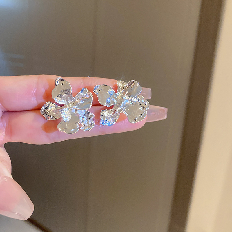 Aguja de plata diamantes geométricos aretes de perlas redondos ligeros de lujo de alta calidad pernos de orejas de estilo francés temperamento femenino orejas de nicho mayorista image 47