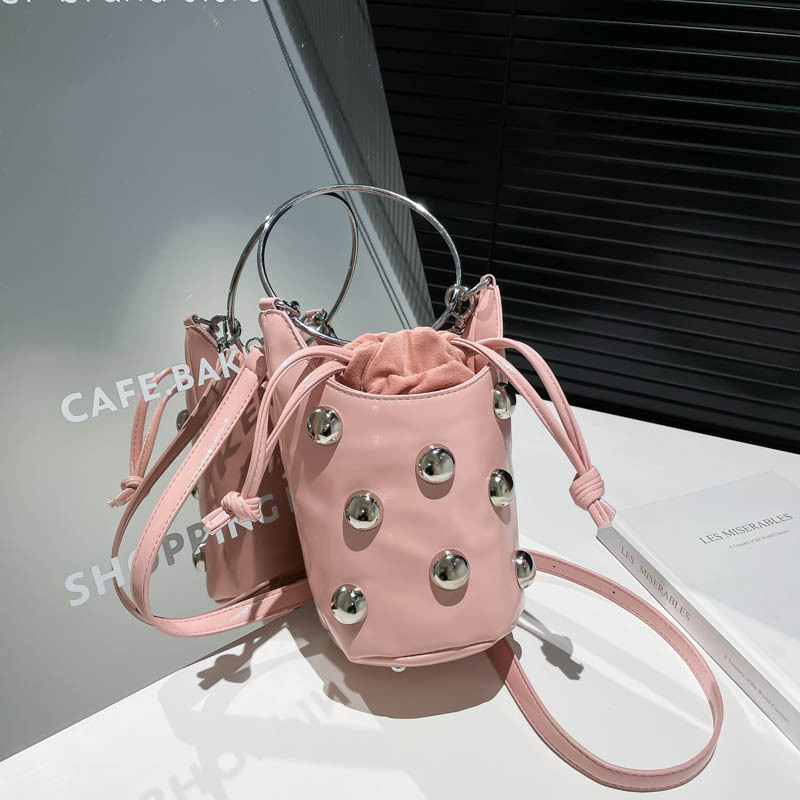 Bolso de cubo de textura transfronteriza 2025 verano nuevo estilo bolso de hombro de sentido avanzado bolso de mensajero con cuentas personalizado mujer