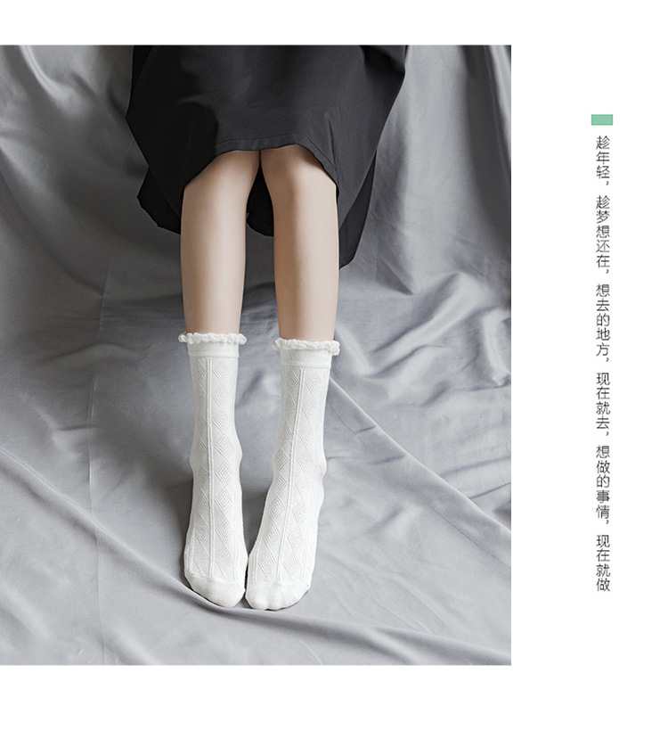 Simple White Socks Female Fashion Medium Tube Thin Section Breathable Cotton Socks display picture 1