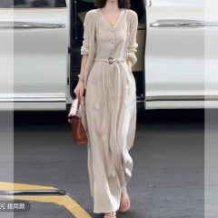 今年流行气质名媛女神范感大方得体杏色连衣裙秋
