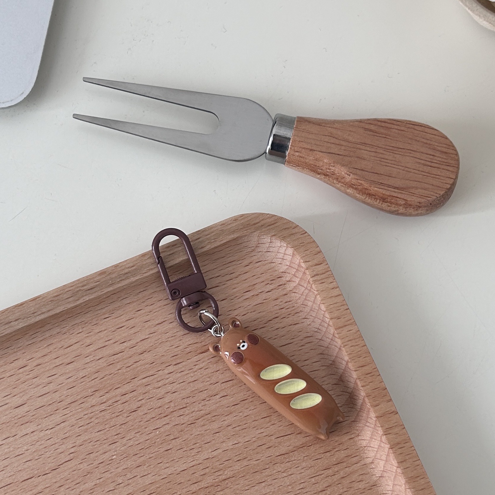 カレーボタンe 27うさぎの熊の棒のパンの食べ物と遊びのキーホルダーが可愛いです。