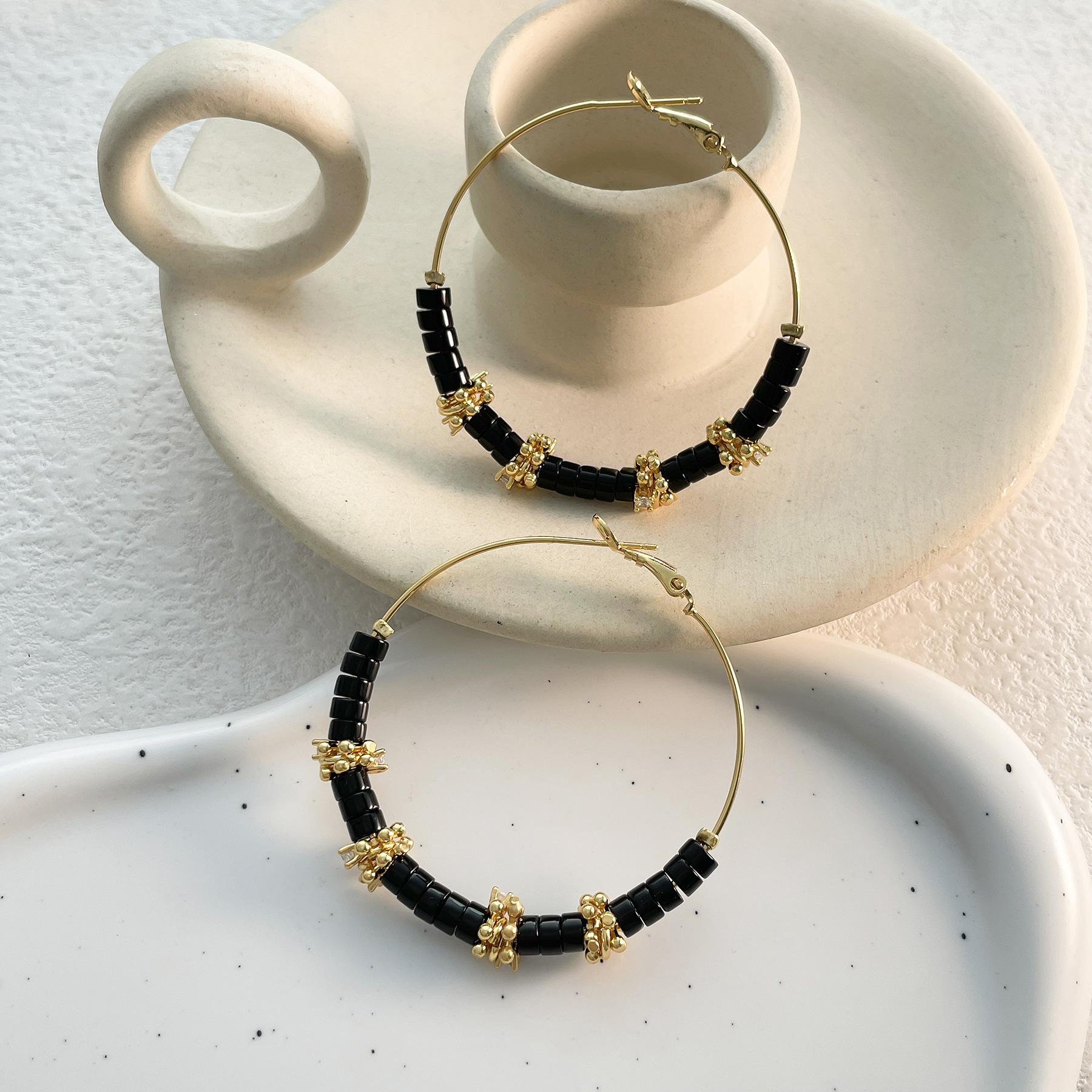 High-End Versatile Niche Design Obsidian Pure Copper Beaded Vintage Earrings Unique Large Circle Ear Cuffs for Women Wholesale
