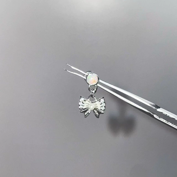 Pendant with bow
