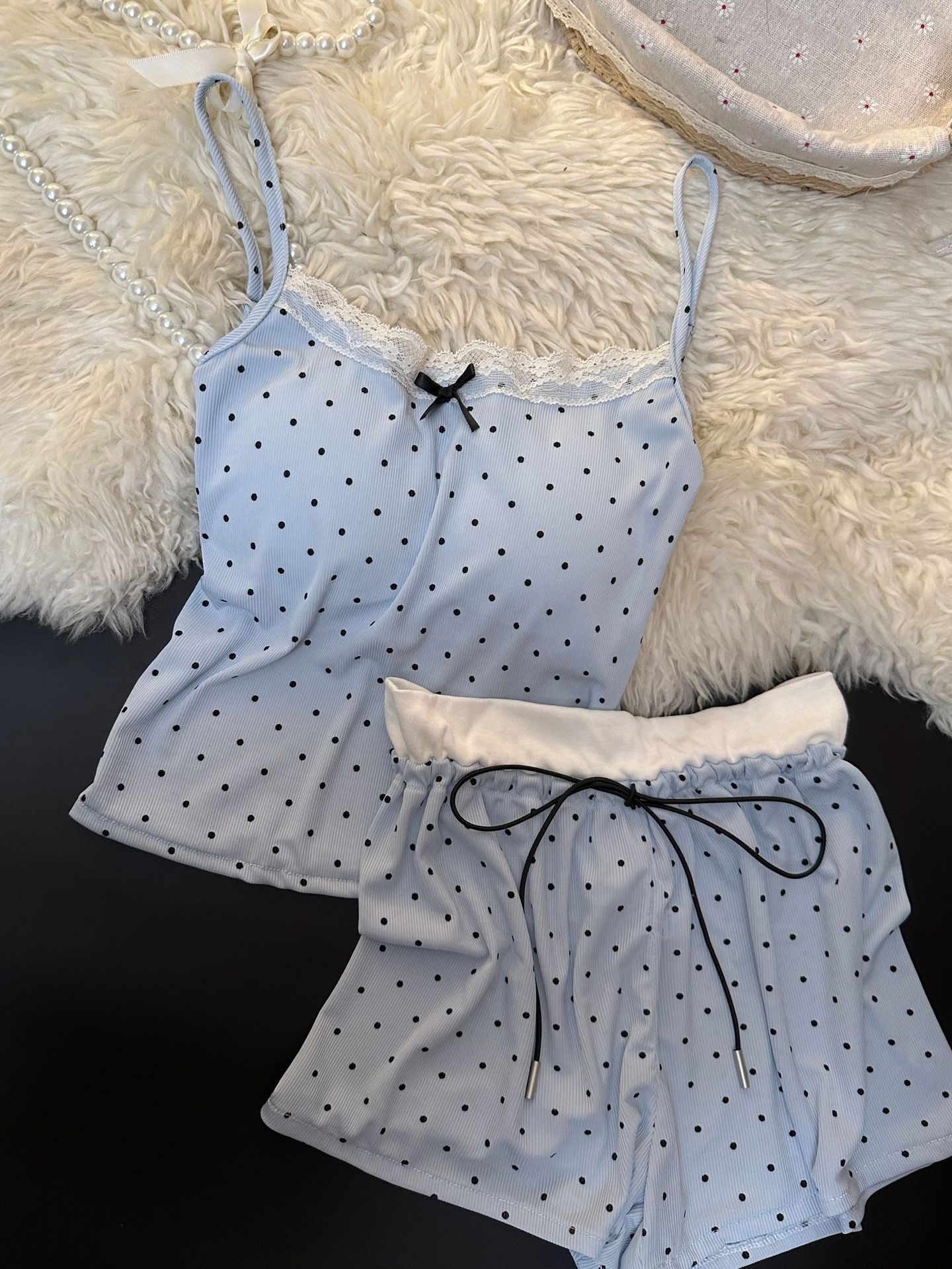 한국 여자 폴카 도트 블루