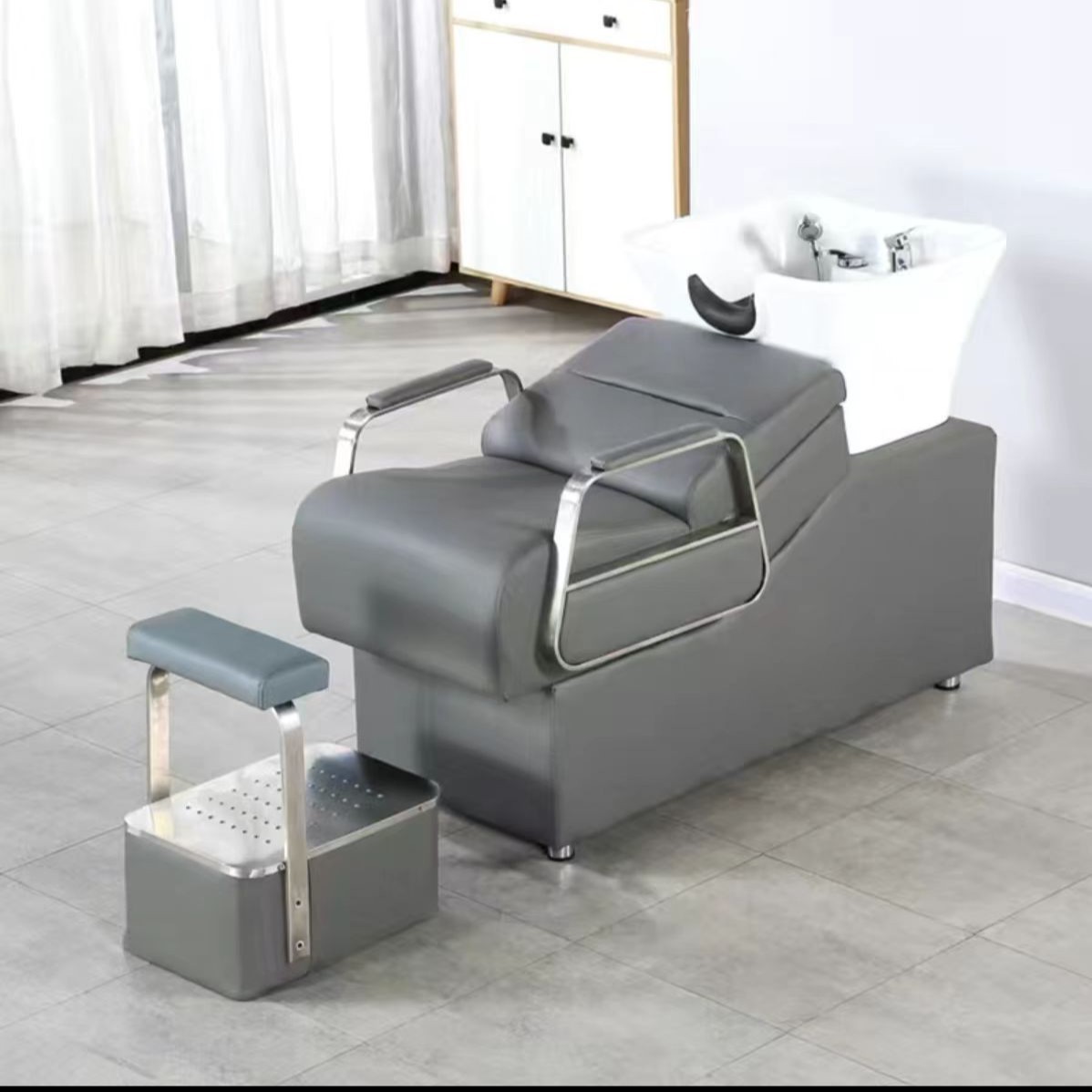 Pisos altos de plata gris