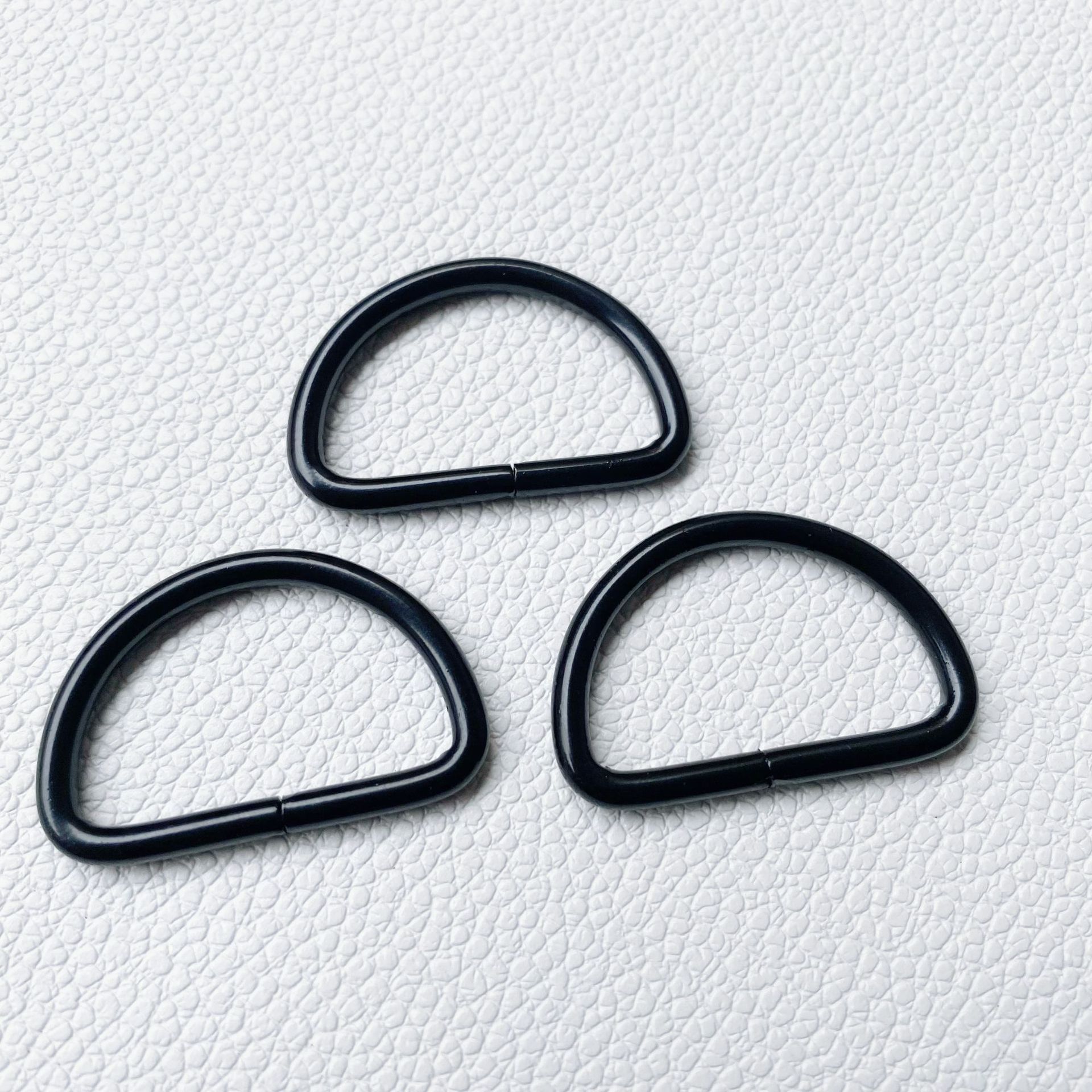 Wholesale box bags hardware D-type buckle Iron wire D-type ring buckle Shoulder strap pull ring electroplated black iron wire buckle