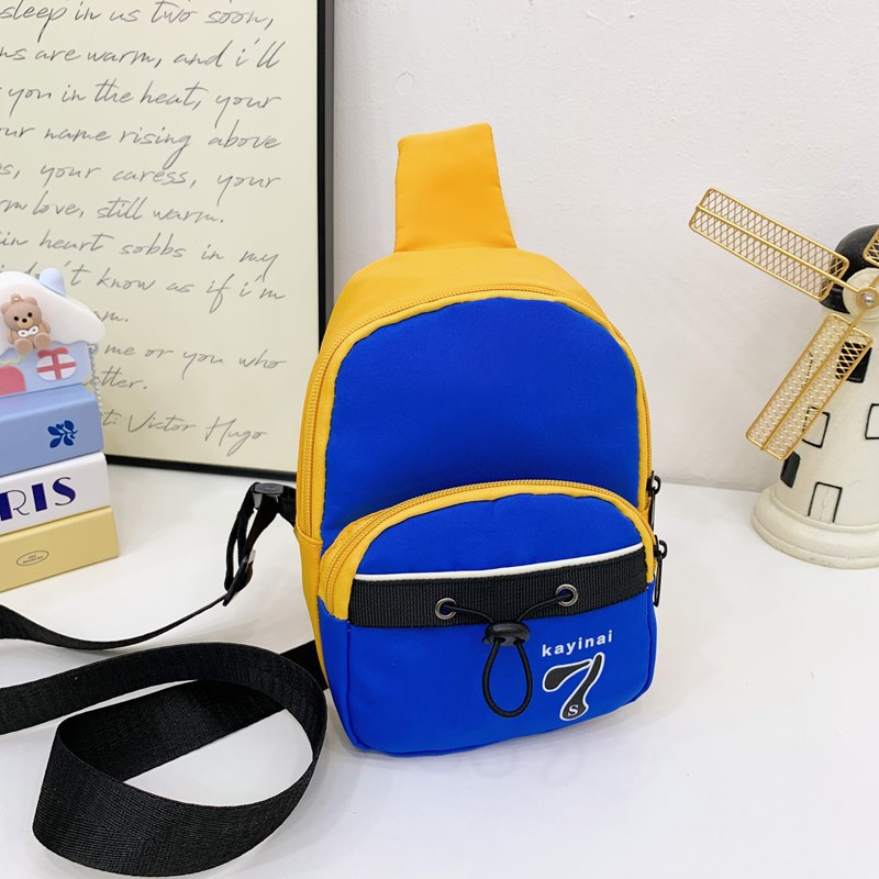 Versión coreana del popular bolso de pecho para niños y niñas, mini bolso de mensajero para niños de color de contraste de moda 2025 nueva tendencia de monedero para niños