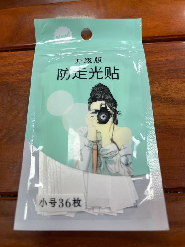 光を防ぐために夏の接着剤を貼ります。透明で跡がないので、バイオゴムを移動できます。|undefined