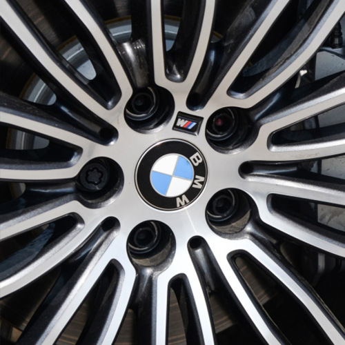 Suitable for BMW ten-claw 68MM wheel hub cap BMW blue and white wheel hub center cap 10-foot black and white wheel hub logo modification