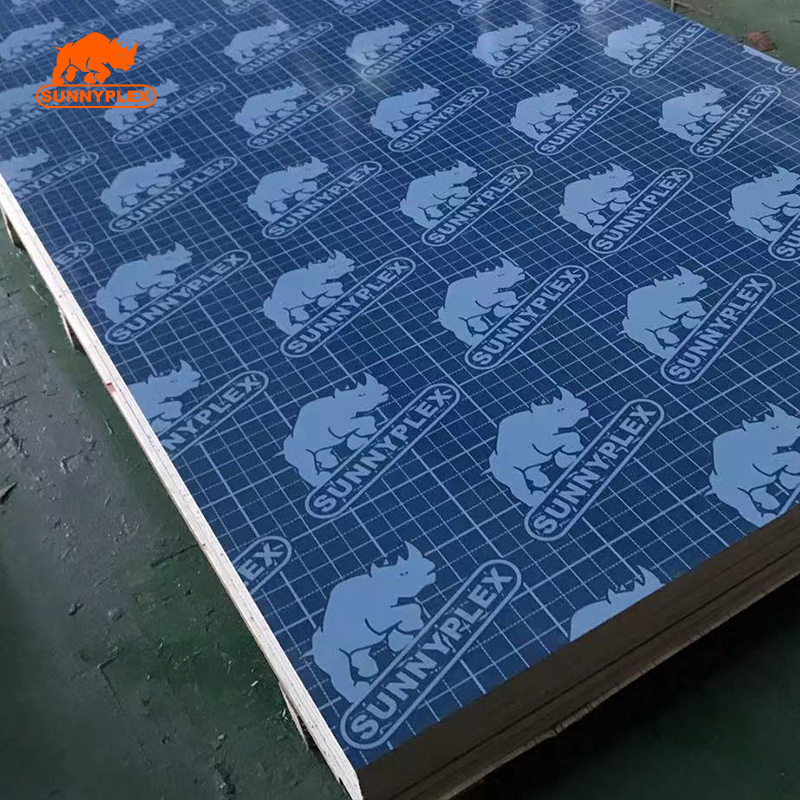 Contrachapado con revestimiento de película de plástico impermeable y contrachapado con revestimiento de poliéster para decoración de madera contrachapada resistente a altas temperaturas Tablero multicapa