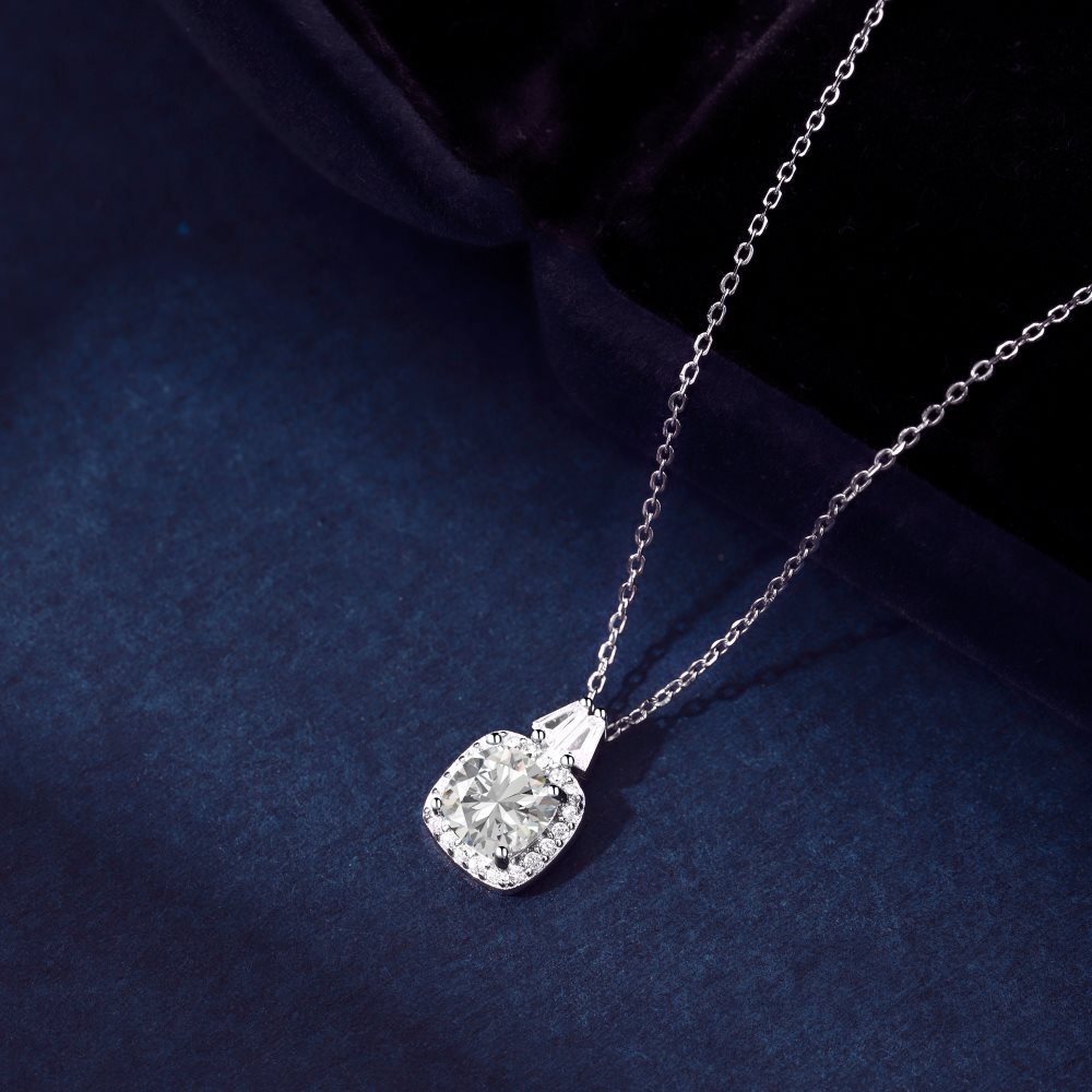 Elegant Quadrat Sterling Silber Überzug Inlay Zirkon Halskette Mit Anhänger display picture 2