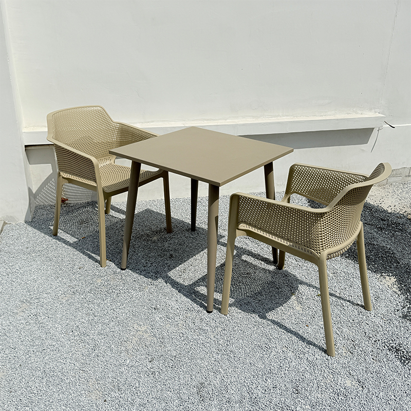 Mesa y silla de patio al aire libre combinación de balcón al aire libre zona de ocio jardín tienda de té de leche de plástico exterior impermeable y protector solar