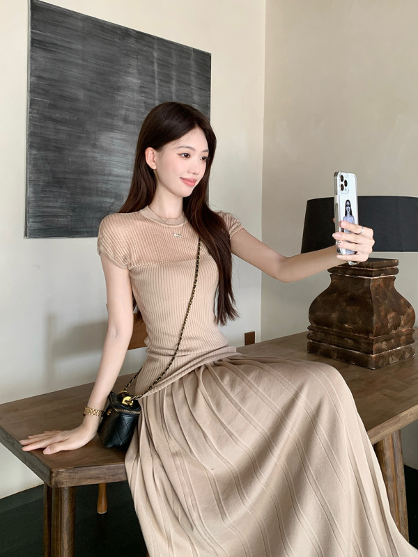 リアルショット 2025 中空デザイン半袖スリムニットトップ女性用 + A ラインプリーツスカートスーツ女性用|undefined