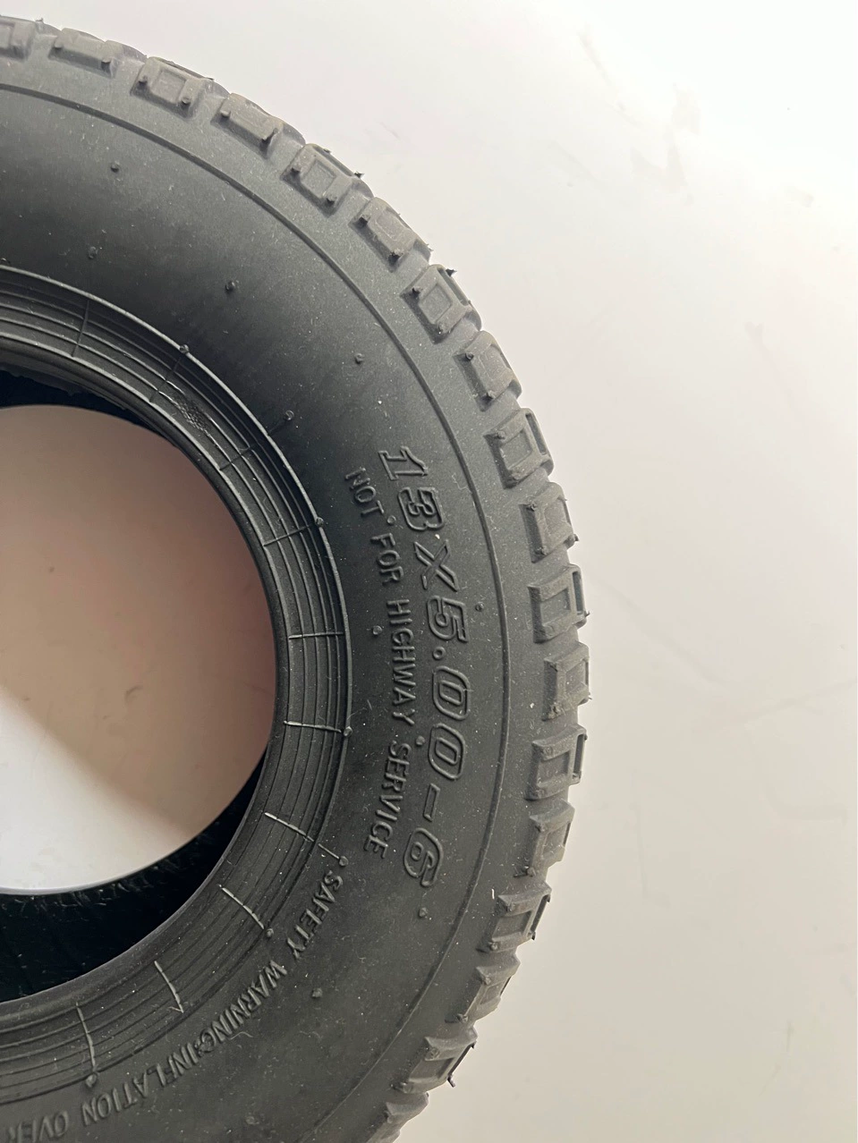 Производитель поставляет бескамерные шины 13x500-6