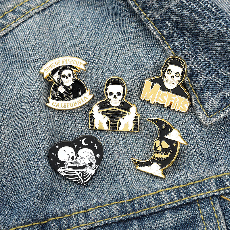 Plating Design Hip-Hop Style Hip-Hop Pin Moon Heart Shape Skull Alloy Plating Unisex Brooches