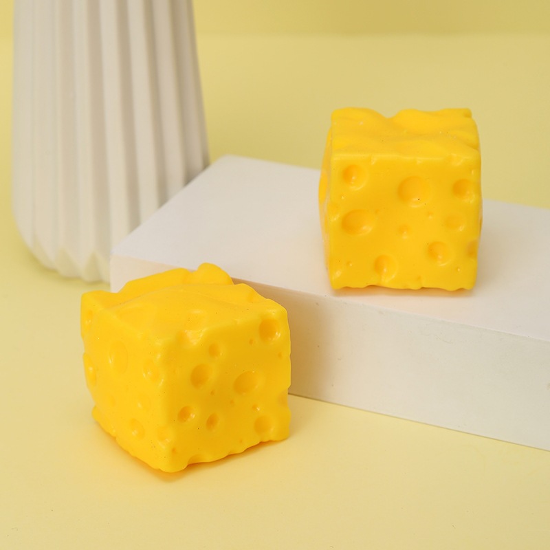 Bloque de queso cuadrado pellizco pellizco