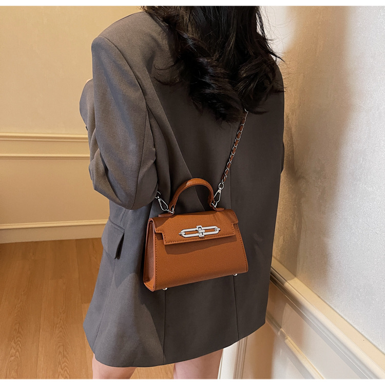 Kelly Bag femenino 2025 nuevo bolso femenino de cadena salvaje moda europea y americana de alta gama bandolera pequeño bolso cuadrado