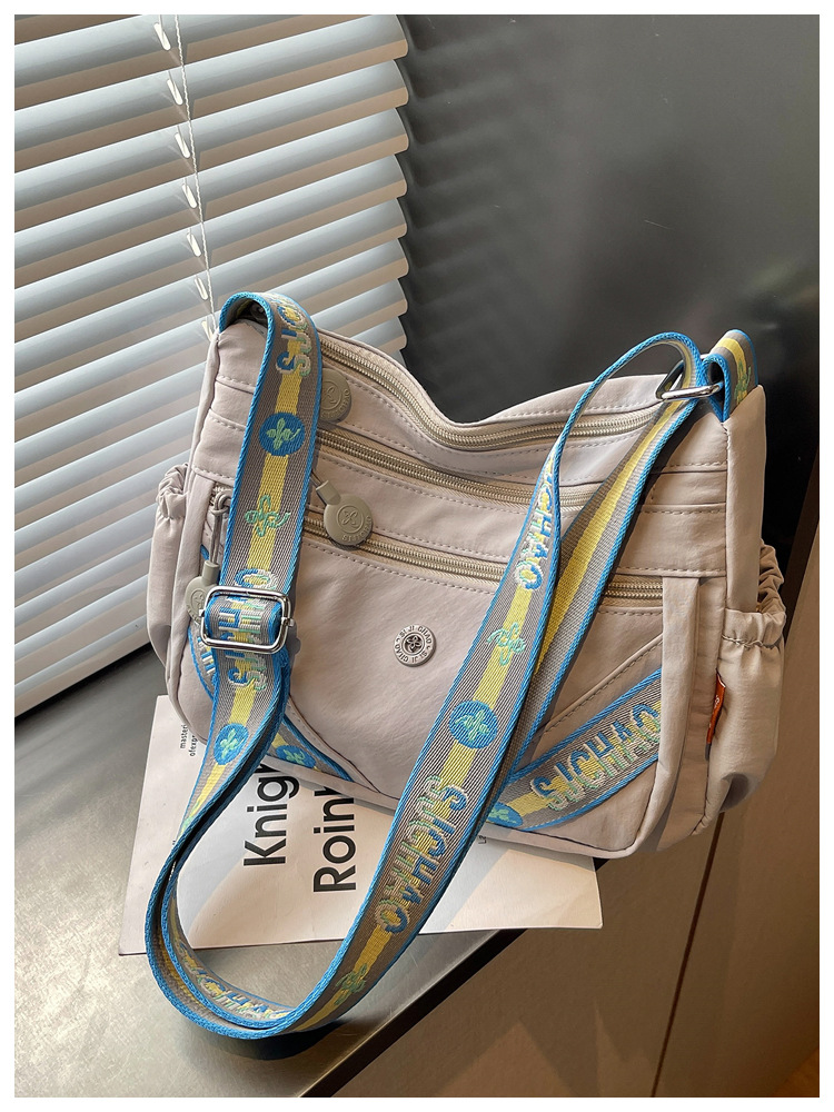 Bolsa de tela de nylon de gran capacidad de flujo para mujeres 2026 nuevo tipo de bolso de hombro ligero y simple de viaje a la oficina bolsa de ocio