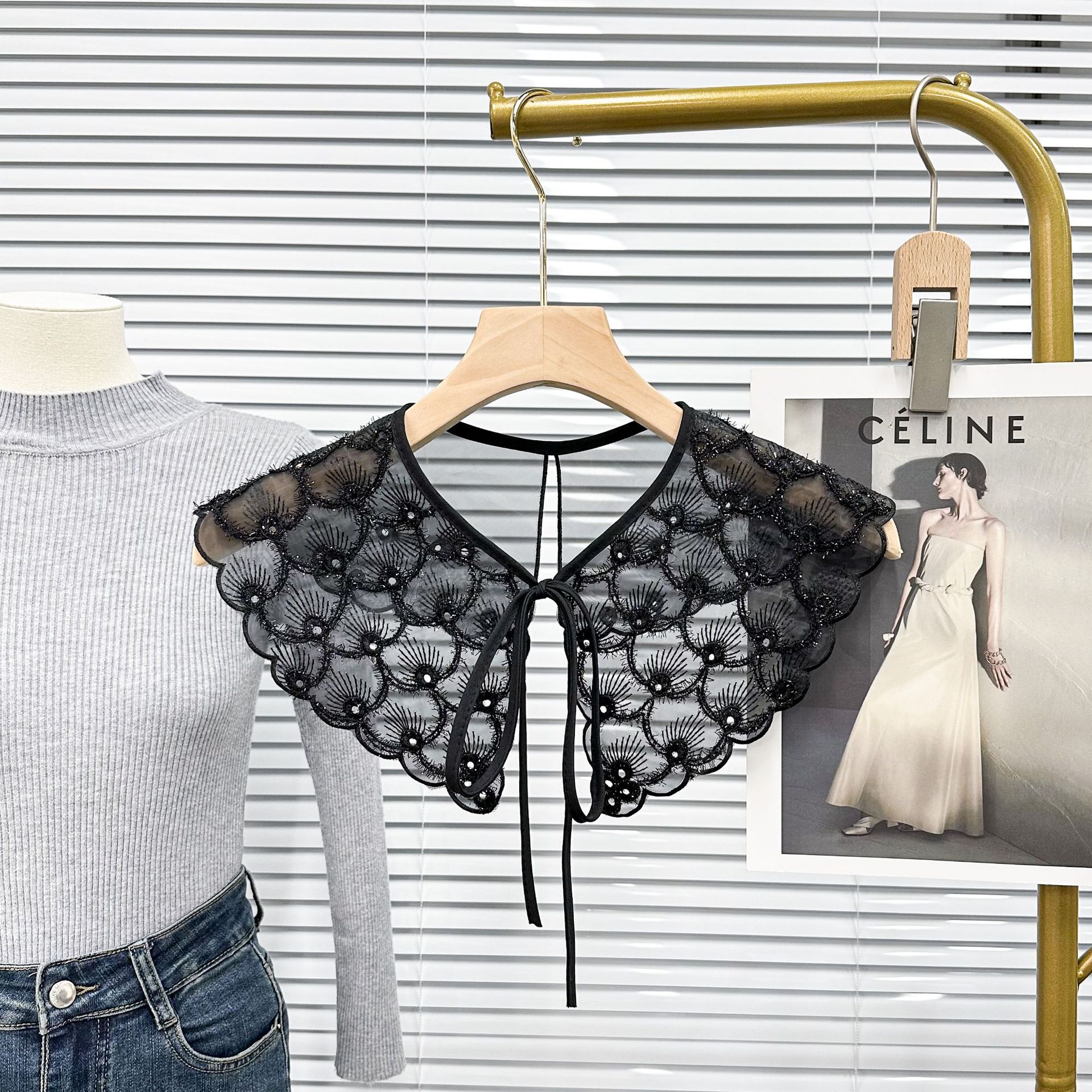 Mujeres coreanas cuello bordado forma de pluma suéter de cuello de encaje vestido con flores de cuello decorativo