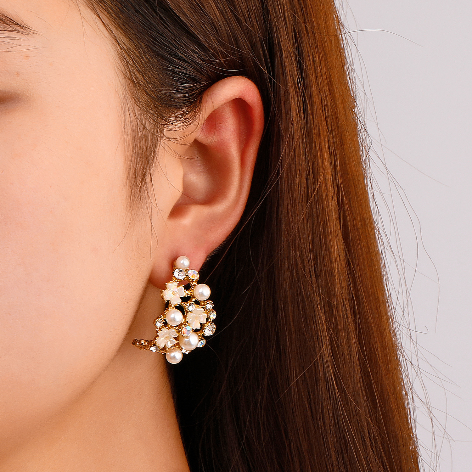 Korean High-grade Pearl Earrings French Style Temperament C- Shaped Flower Earrings Internet Celebrity Diamond Studded Hollow Earrings Earrings display picture 2