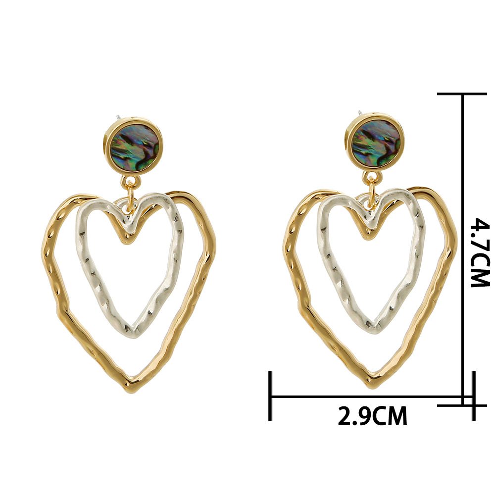 Retro Simple Heart-shaped Contrast Color Earrings display picture 1