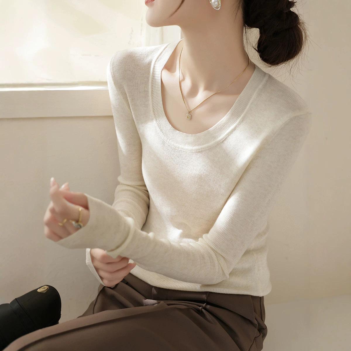 正奇特服饰/ 浅色系温婉气质羊毛内搭上衣女2026年秋季U领长袖修