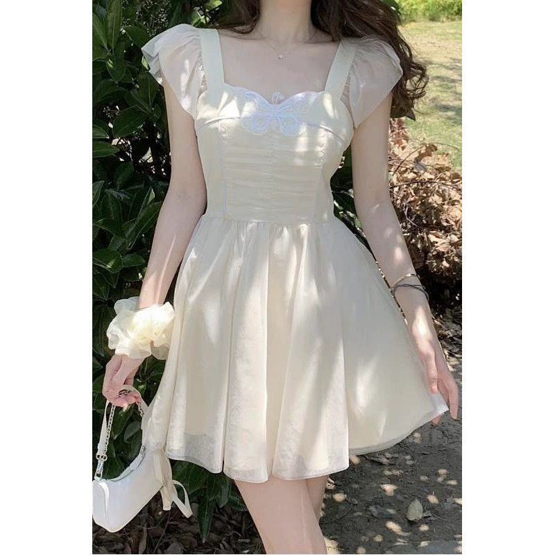 Платье «Первая любовь», женское летнее платье 2025 года, новое сетчатое платье принцессы для похудения талии, маленькая короткая юбка трапециевидной формы с квадратным вырезом