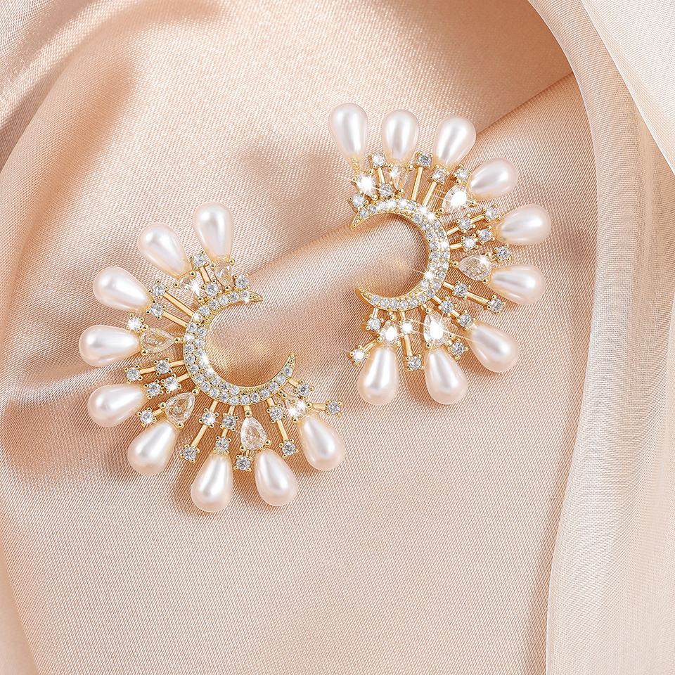 Moon Pearl Zircon Women's Simple Exquisite Special-interest Design High-grade Earrings