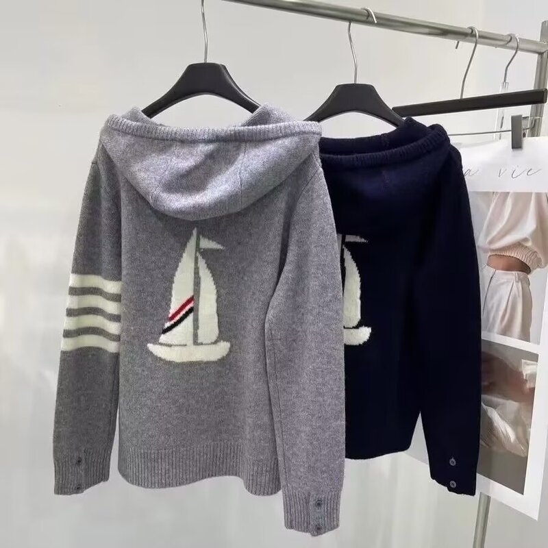 Men's hooded knitted cardigan with sailboat pattern on the back, new style, four stripes, loose casual sweater, wholesale jacket Men's hooded knitted cardigan with sailboat pattern on the back, new style, four stripes, loose casual sweater, wholesale jacket