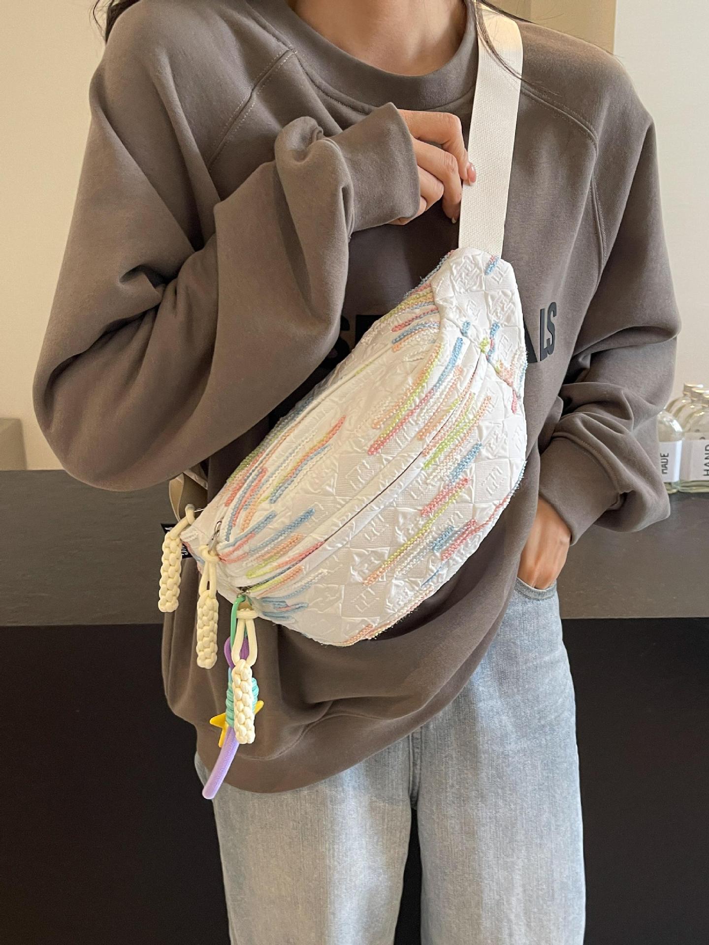 Versión coreana del bolso de mensajero de moda casual ins para mujer 2025 nuevo bolso de bolsillo de todo fósforo de viaje al aire libre bolso de pecho para mujer