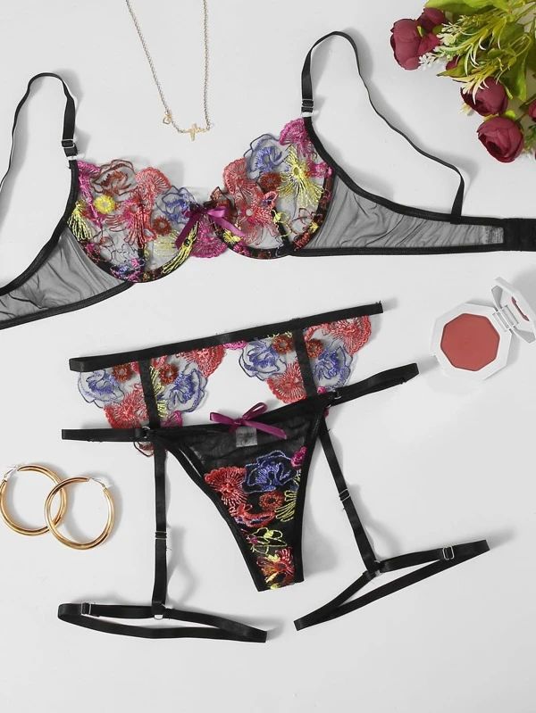 New Sexy Women's Embroidered Lace Three Point Fun Underwear Set_voghion.com