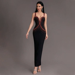 Платье-бандо чёрное на бретелях V-вырез декор красными стразами
