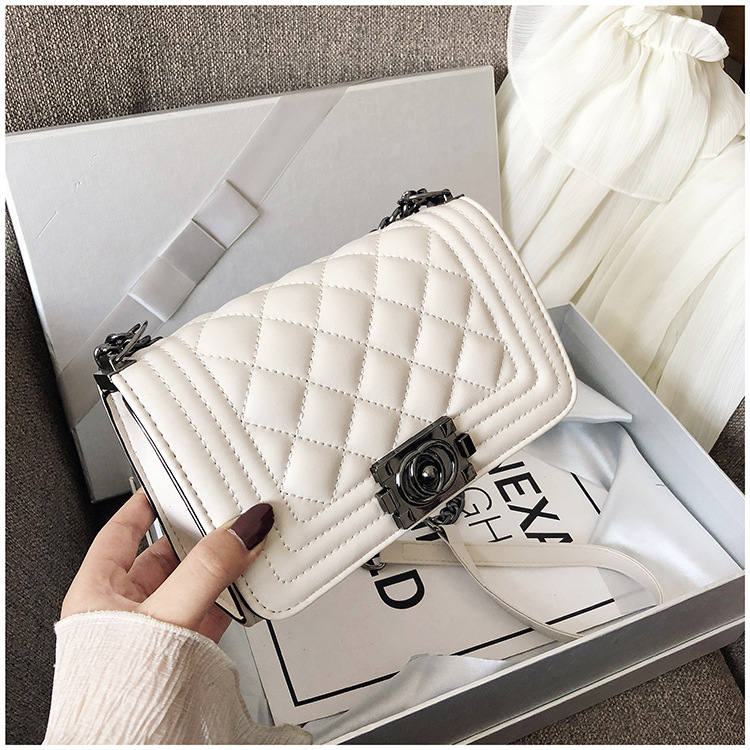 Women's Small Pu Leather Lingge Fashion Square Flip Cover Crossbody Bag display picture 31