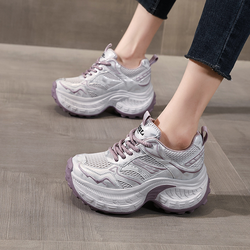 Giày sneaker nữ đế dày tăng chiều cao lưới thoáng khí — màu be