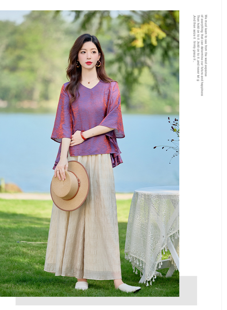 Bộ vest nữ hai mảnh gồm áo sơ mi cổ V và quần ống rộng dáng suông — Màu ảnh chi tiết 17